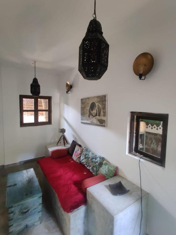 Jardin D'Ulysse & Hard Rock Bed & Breakfast Morjim Exterior photo