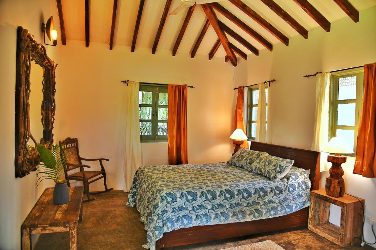 Jardin D'Ulysse & Hard Rock Bed & Breakfast Morjim Exterior photo