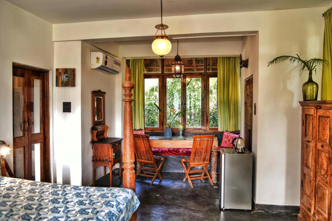 Jardin D'Ulysse & Hard Rock Bed & Breakfast Morjim Exterior photo