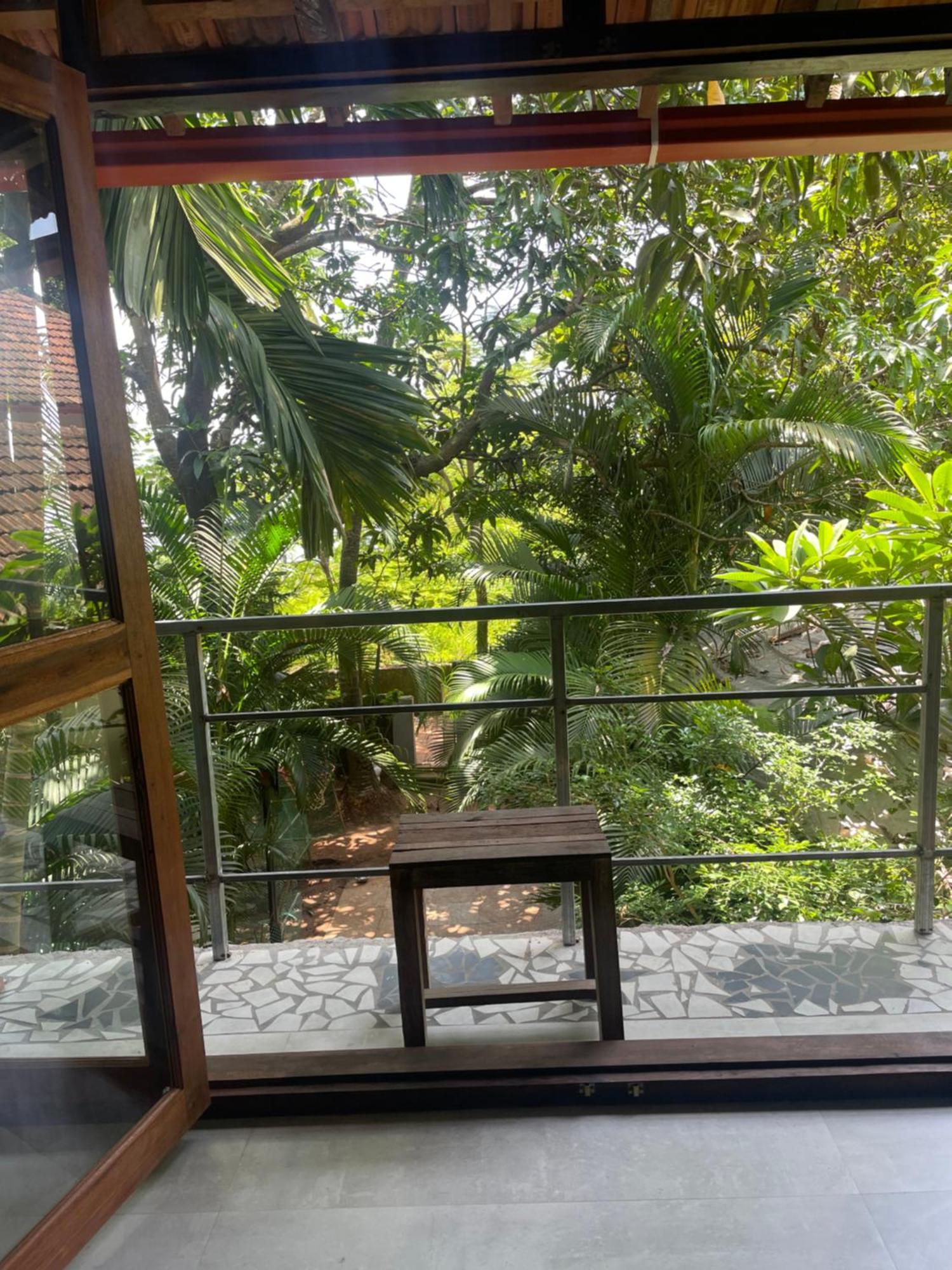 Jardin D'Ulysse & Hard Rock Bed & Breakfast Morjim Exterior photo